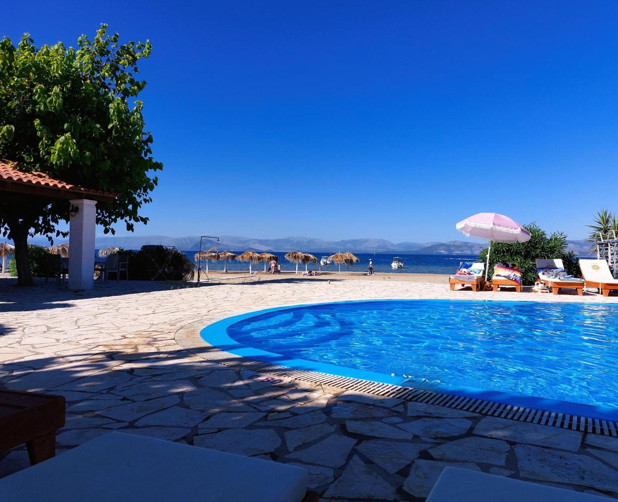 Cavos Sunrise Beach Apartments 카보스 외부 사진